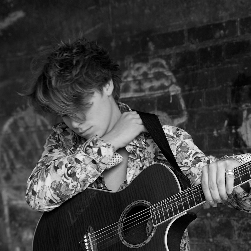 Ben Denny Mo - Deepdale Festival | 26th to 29th September 2019 - A recent article likened Ben Denny Mos voice to 'the playful rhythms of Jack Johnson, the grunts of Dave Matthews & Bruce Springsteen, the inflections of Michael Jackson, the croons of Sam Smith.