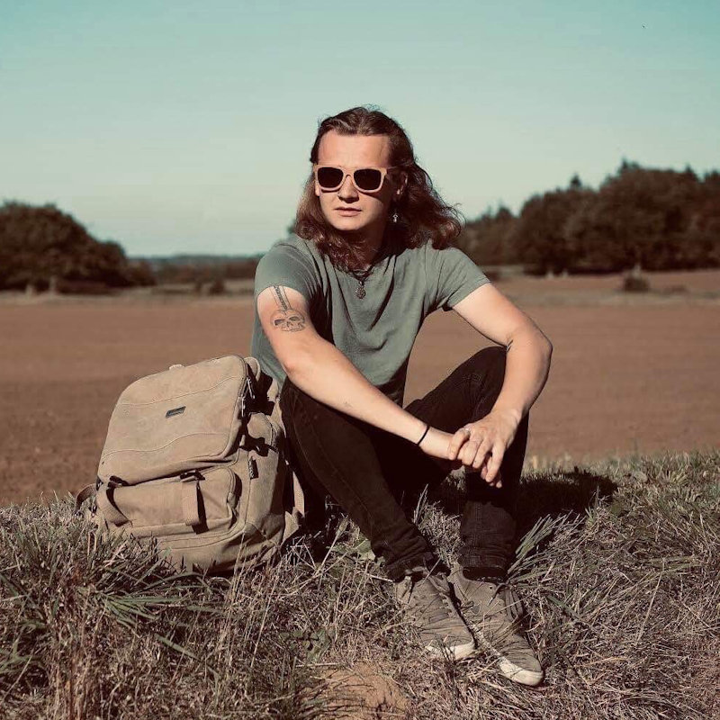 Vincent Knight - Deepdale Festival | 26th to 29th September 2019 - Vincent Knight is a 24 year old singer/songwriter and Indie musician from Suffolk. Inspired by artists such as Sticky Fingers, Catfish and the Bottlemen, Damien Rice and James Bay.  As well as a whole host of bands spanning the recent decades. He blends soulful singer/songwriter with lively Indie rock for a fresh and modern sound.